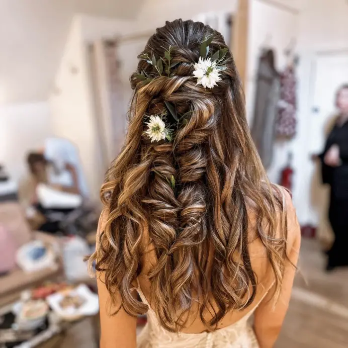 Blonde Braided Ponytail With Veil Blonde Braided Ponytail With Veil — Winter Wedding Hairstyles