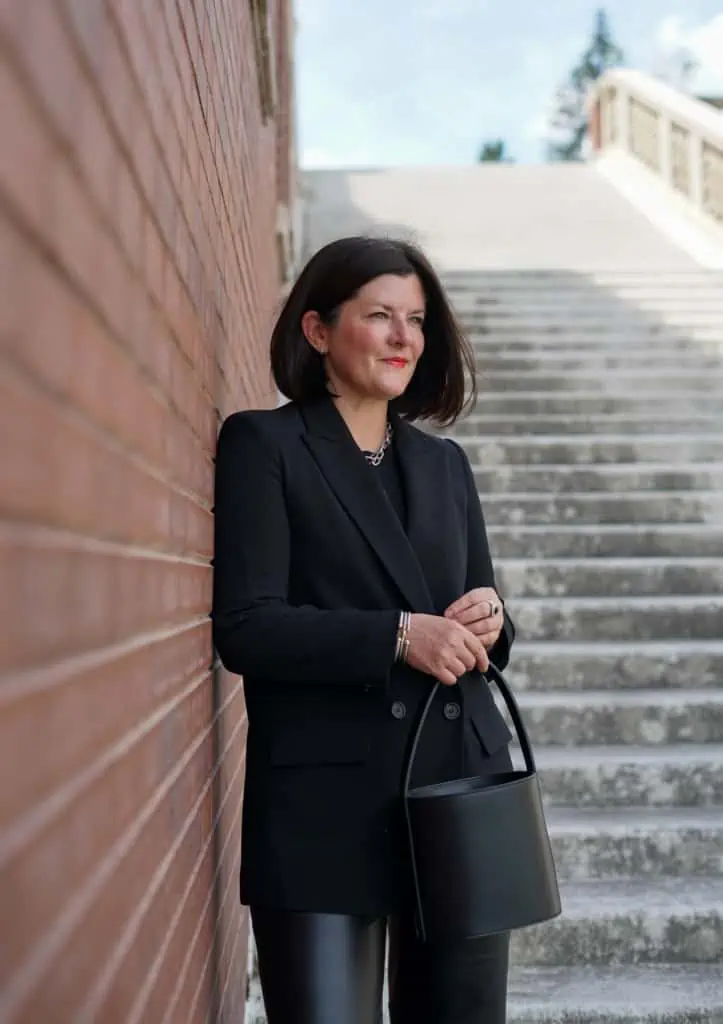 Sophisticated Smart Casual Black Leather Pants with Oversized Blazer — Leather Pants Outfits