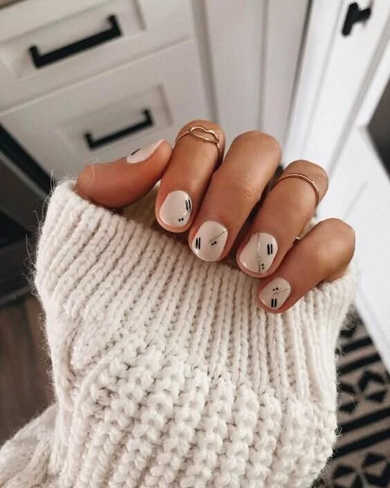 Off-White Minimalist Black Line Art Off-White Minimalist Black Line Art — Short Winter Nails