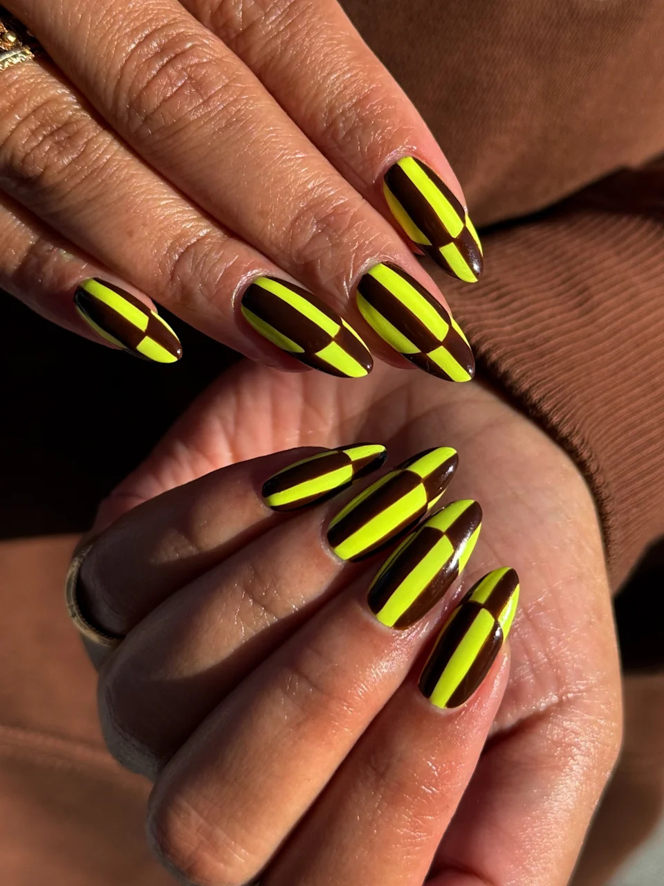 Medium Oval Checkerboard Illusion Medium Oval Checkerboard Illusion — Yellow Nail Designs