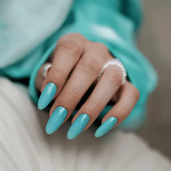 Vibrant Ice Blue Glitter Oval Nails Vibrant Ice Blue Glitter Oval Nails — Winter Oval Nails
