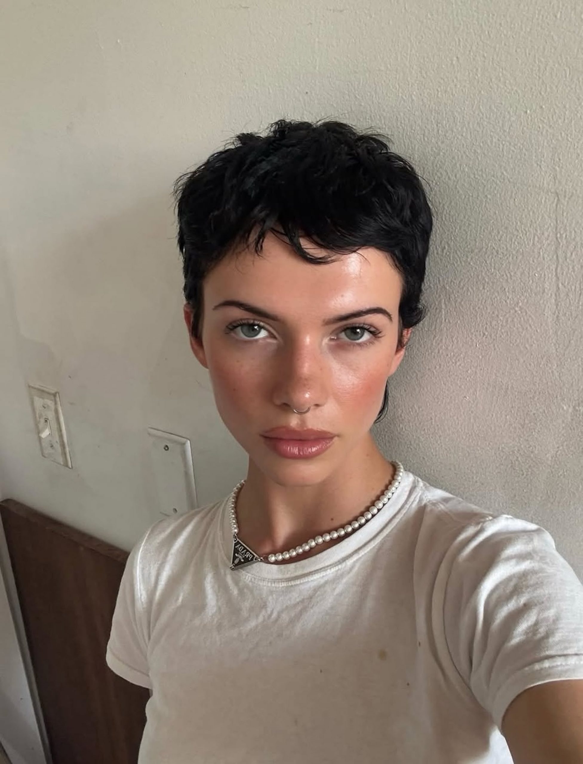 Casual Brown Pixie With Side Bangs Casual Brown Pixie With Side Bangs — Winter Pixie Haircuts