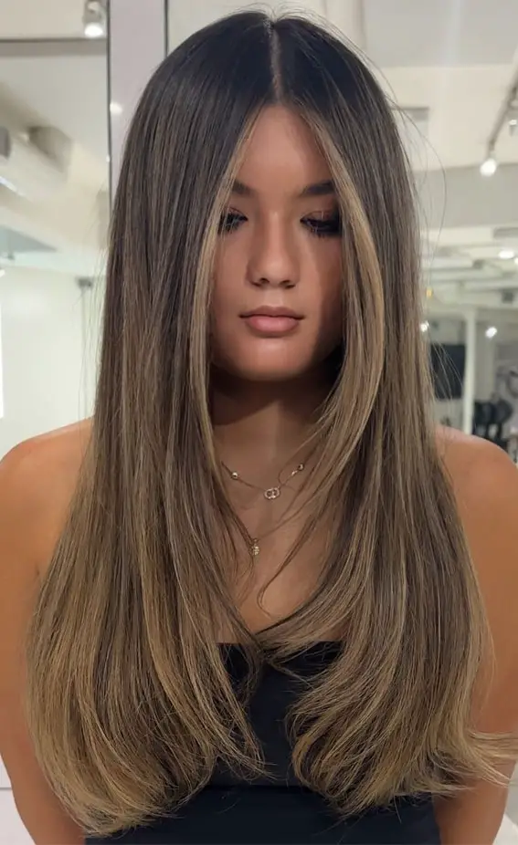 Collarbone Wavy Blowout Subtle Ash Collarbone Wavy Blowout Subtle Ash — Mushroom Brown Hair