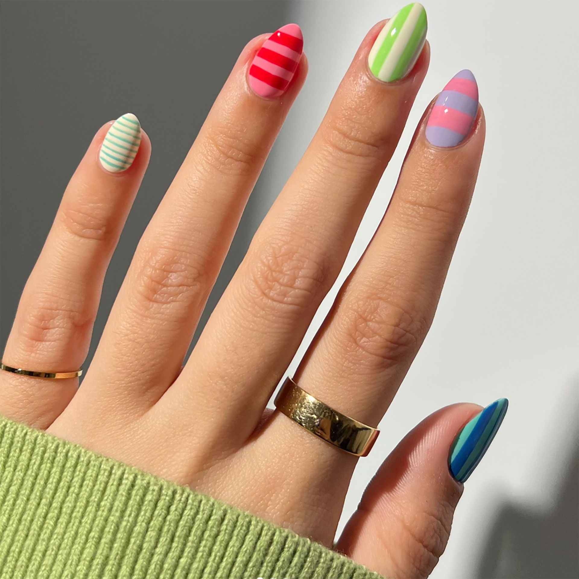Medium Oval Horizontal Stripes Medium Oval Horizontal Stripes — Trendy Simple Nail Designs