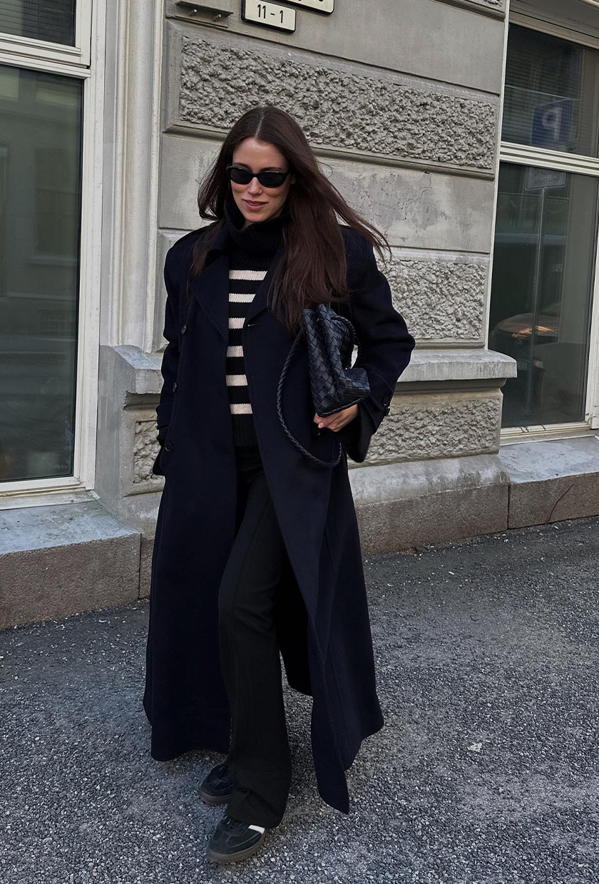 Striped Turtleneck Under Navy Coat with Flared Trousers Striped Turtleneck Under Navy Coat with Flared Trousers — Turtleneck Outfits