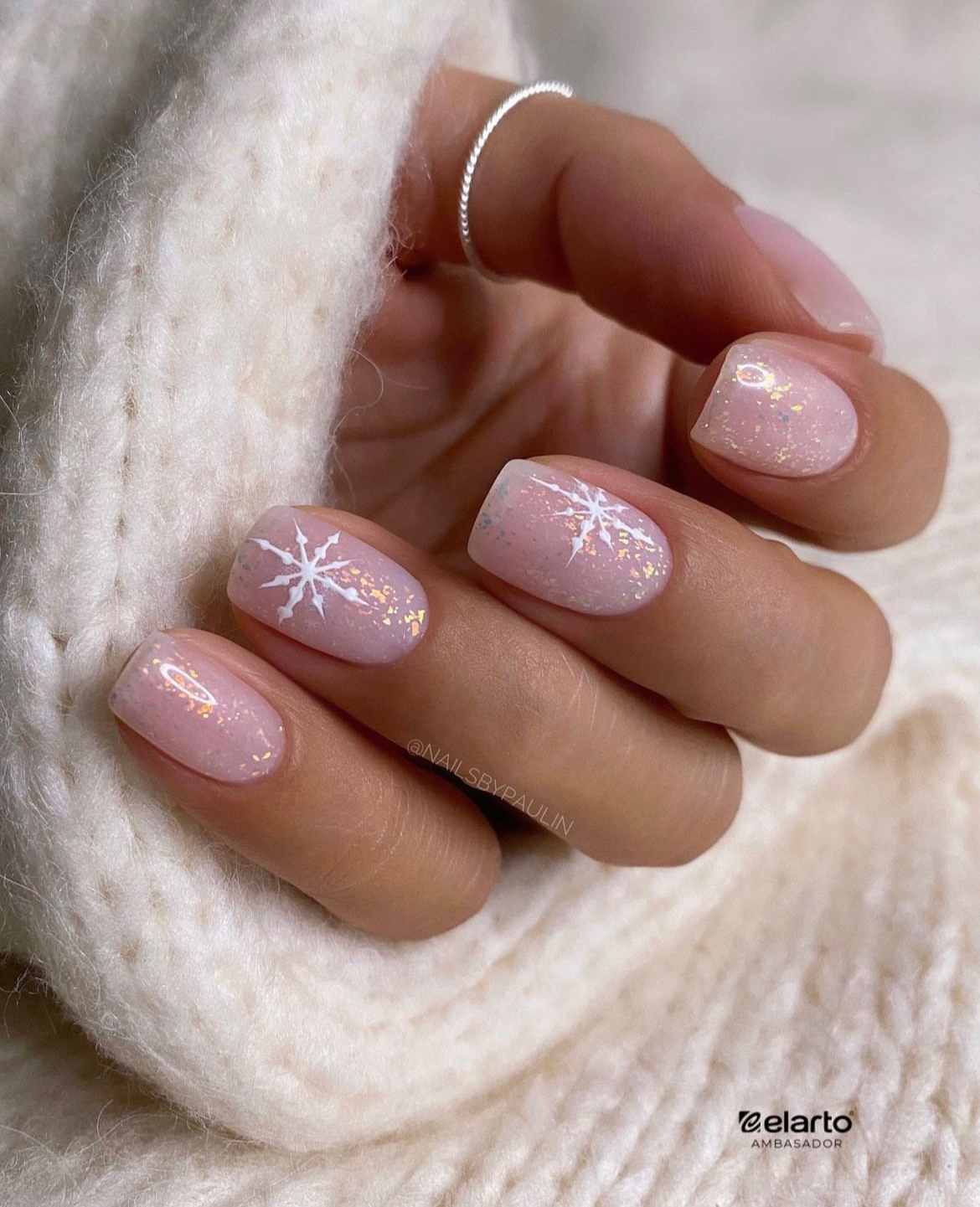 Pale Pink Glitter Snowflake Accent Nails Pale Pink Glitter Snowflake Accent Nails — Winter Square Nails