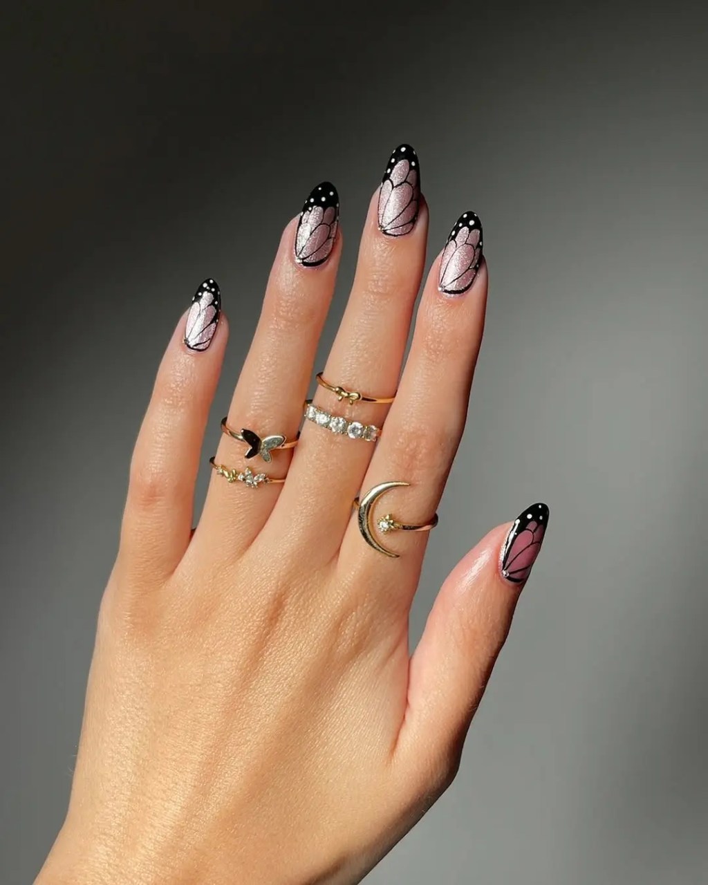 Medium Almond Butterfly Wing Design Medium Almond Butterfly Wing Design — Black Nail Ideas