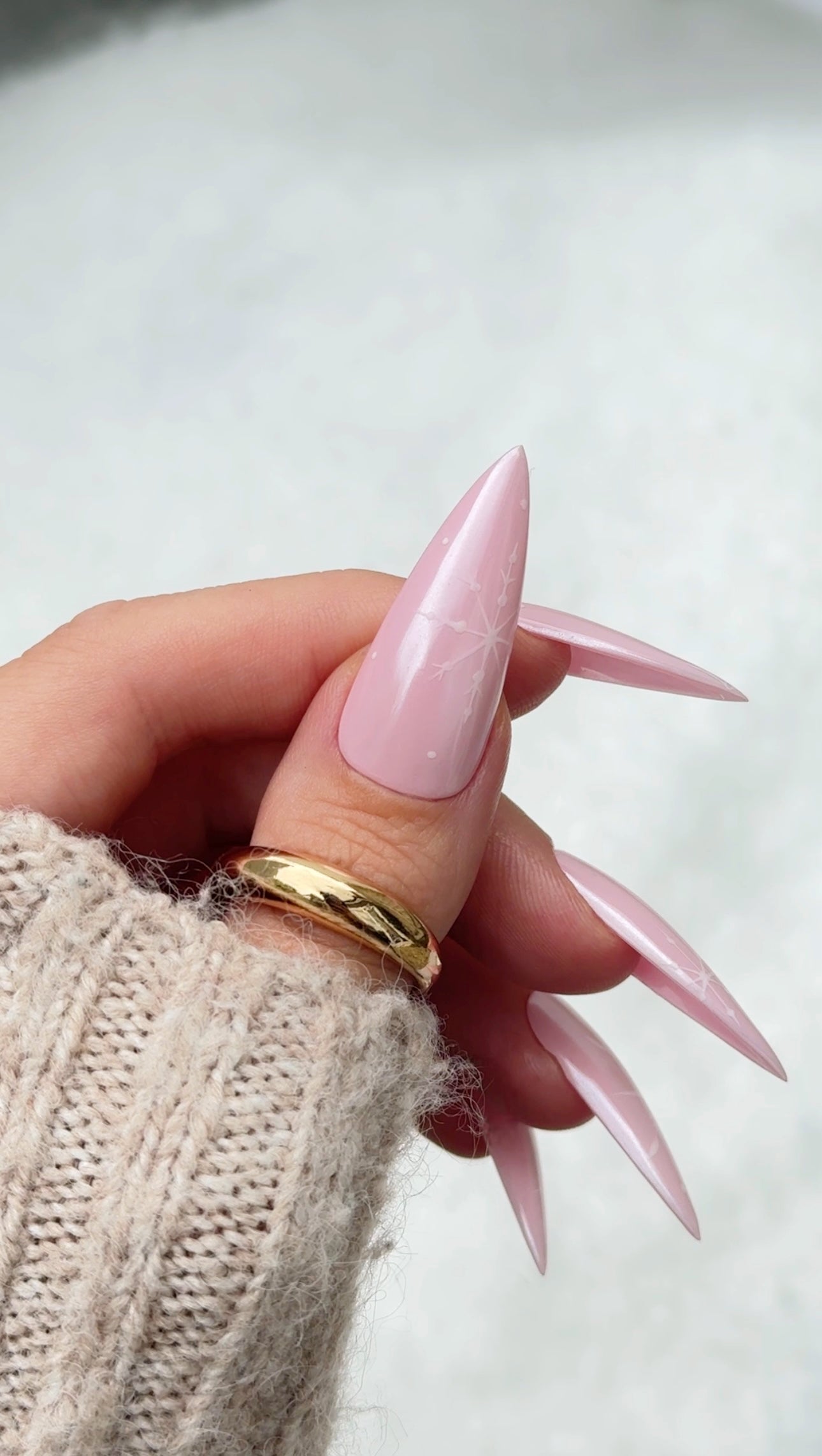 Pale Pink Delicate Snowflake Stilettos Pale Pink Delicate Snowflake Stilettos — Winter Stiletto Nails