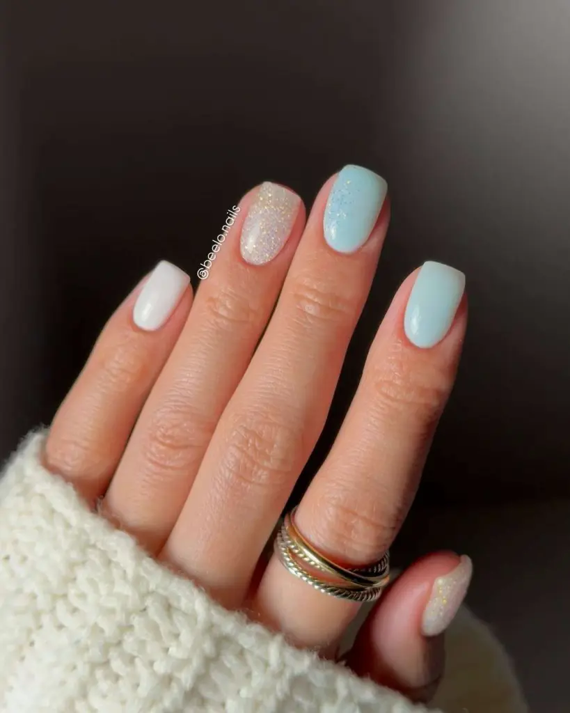 Light Grey Twig Motif Nails Light Grey Twig Motif Nails — Short Winter Square Nails