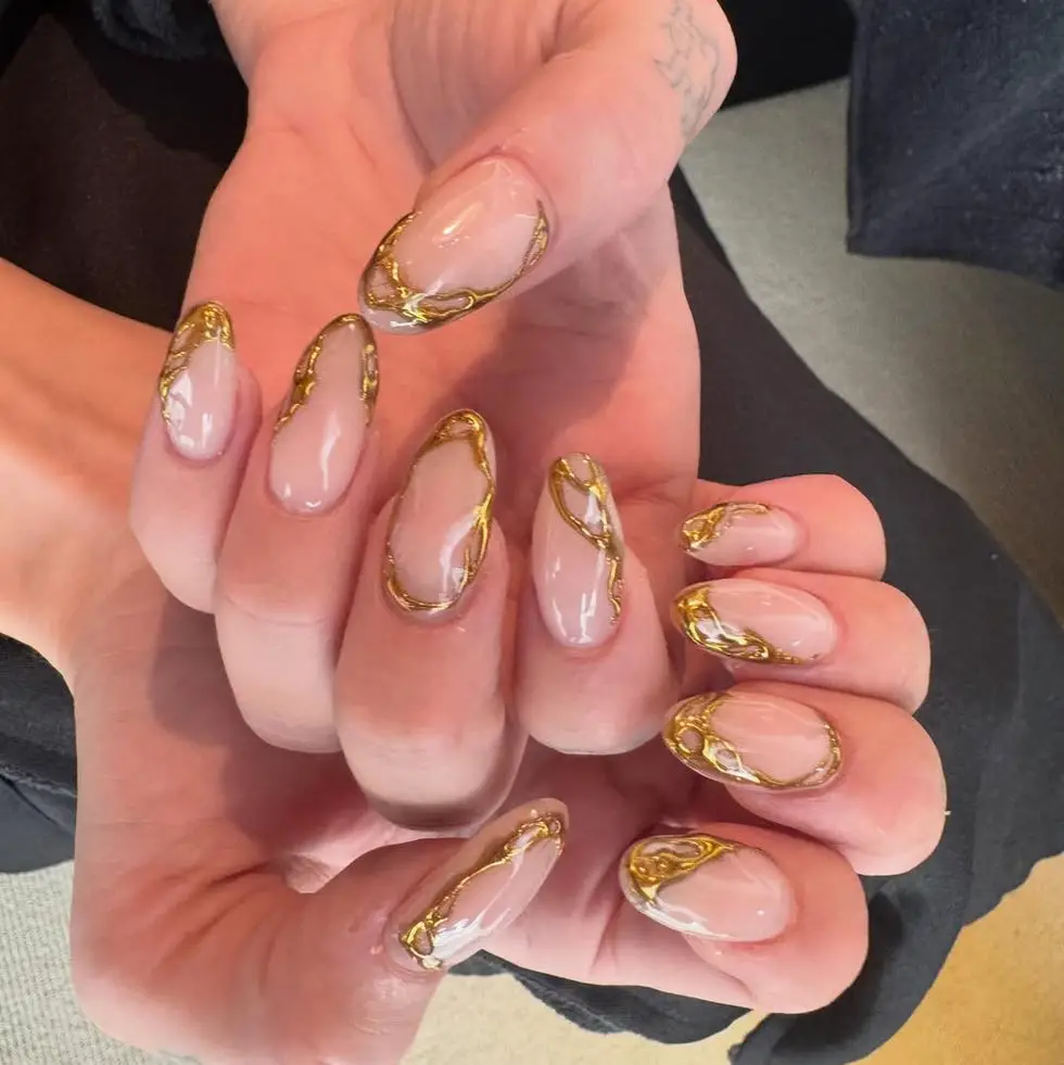 Sheer Nude with Abstract Gold Wavy Lines Sheer Nude with Abstract Gold Wavy Lines — Classy Simple Nail Designs