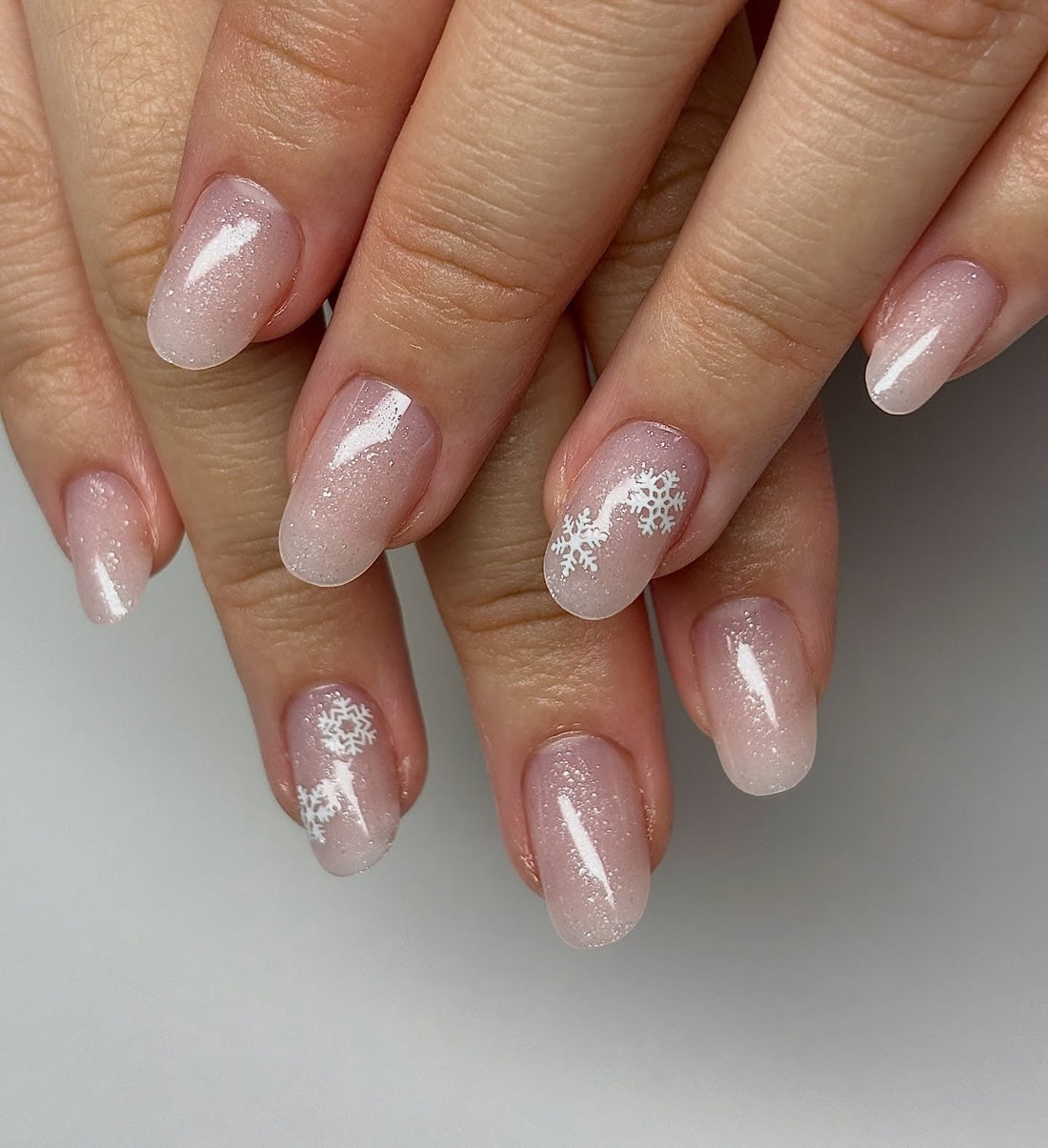 Nude White Ombre with Snowflakes Nude White Ombre with Snowflakes — Winter Ombre Nails