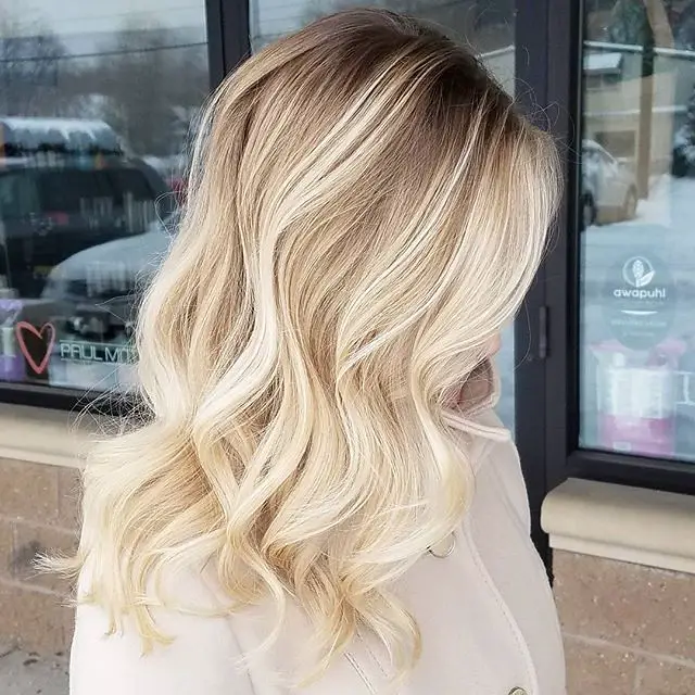 Collarbone Dark Blonde Ash Platinum Highlights Collarbone Dark Blonde Ash Platinum Highlights — Winter Balayage