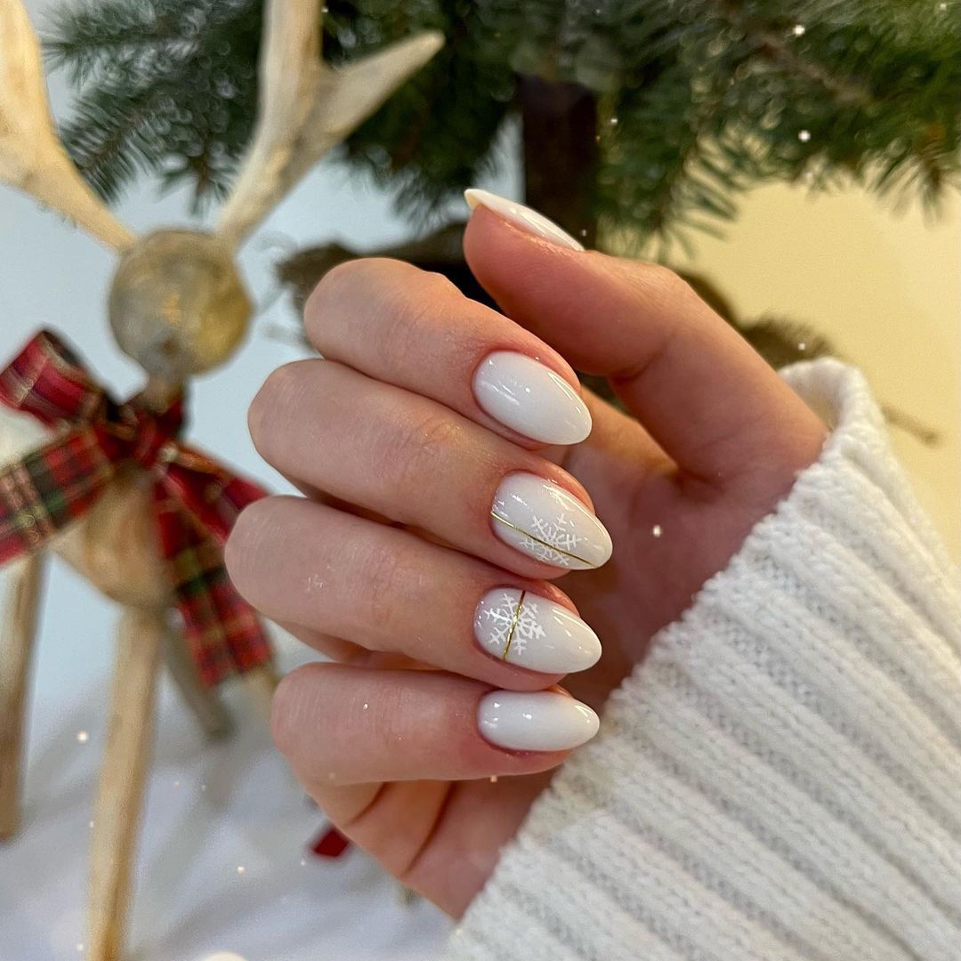 Off-White Snowflake Line Art Almonds Off-White Snowflake Line Art Almonds — Winter Nail Colors