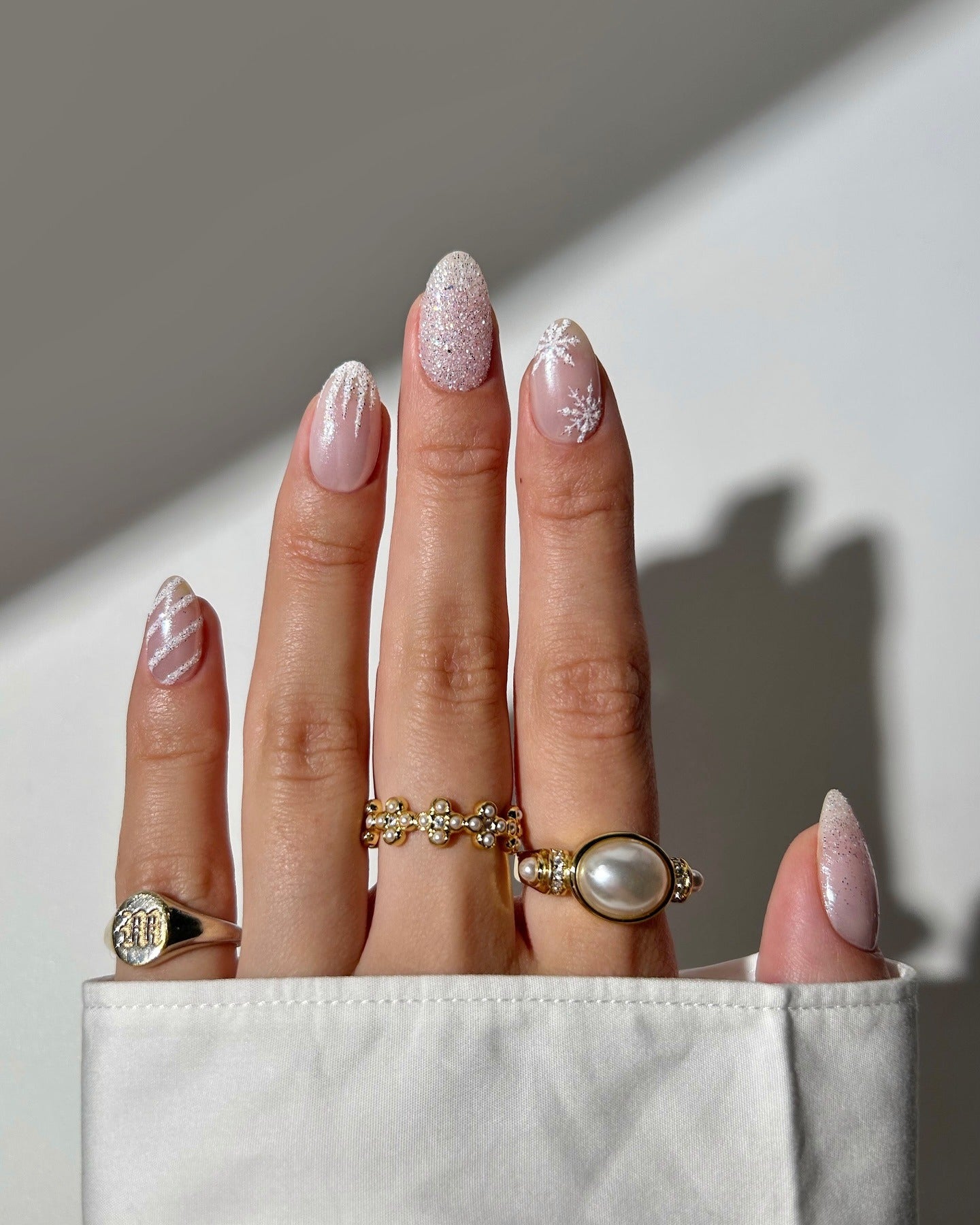 Glitter Stripe Snowflake Pale Pink Nails Glitter Stripe Snowflake Pale Pink Nails — Winter White Nails