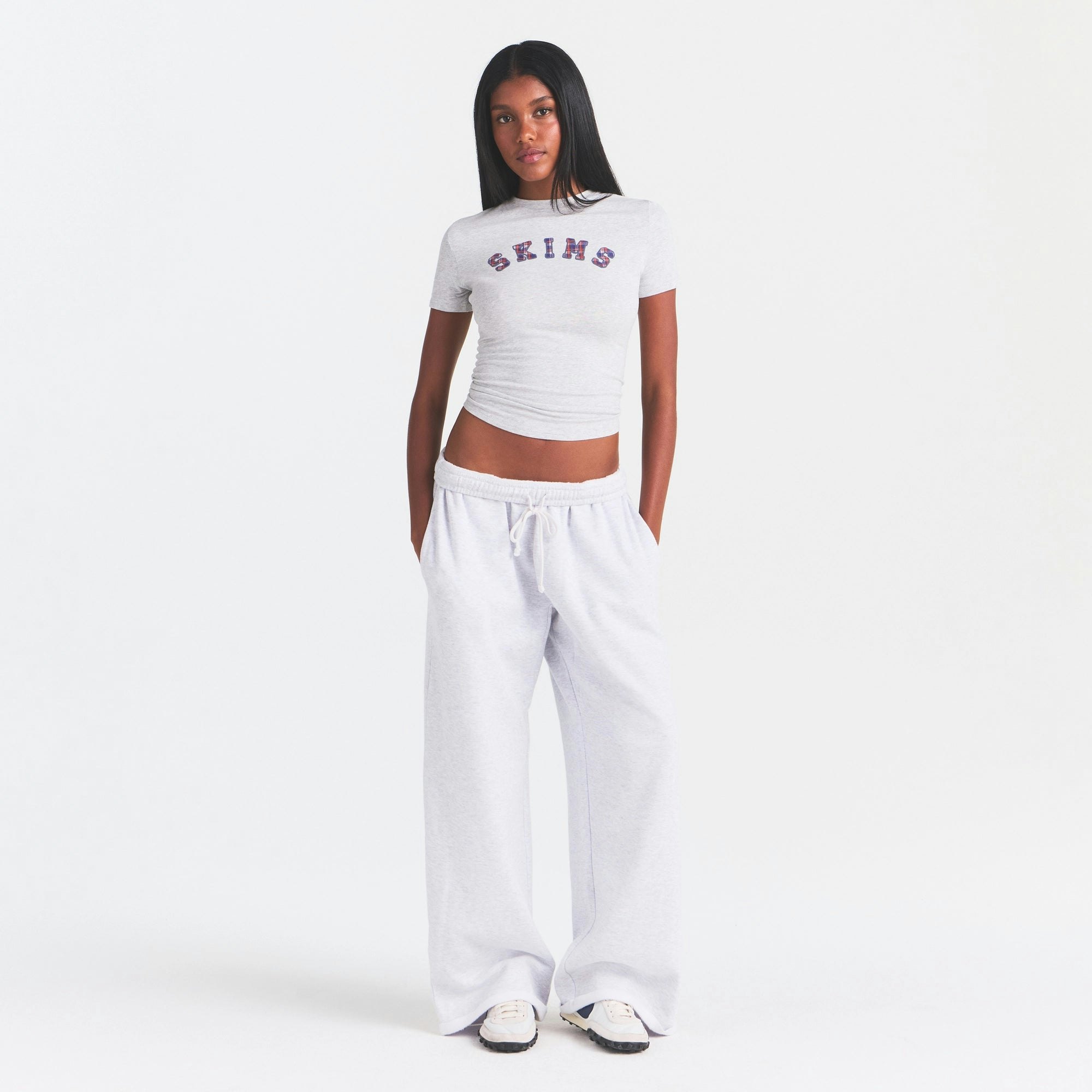 Light Grey Wide-Leg Sweatpants with Logo Crop Top Light Grey Wide-Leg Sweatpants with Logo Crop Top — Sweatpants Outfits