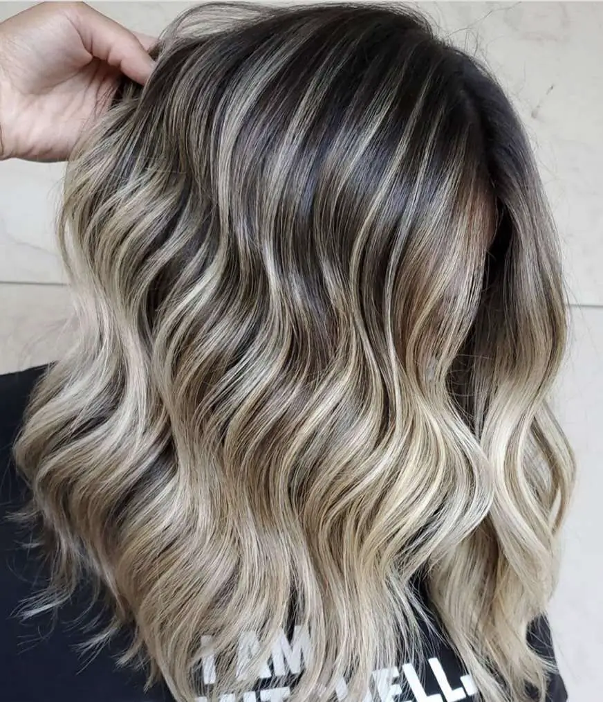 Wavy Blowout Dark Brown Collarbone With Ash Blonde Highlights — Winter Highlights
