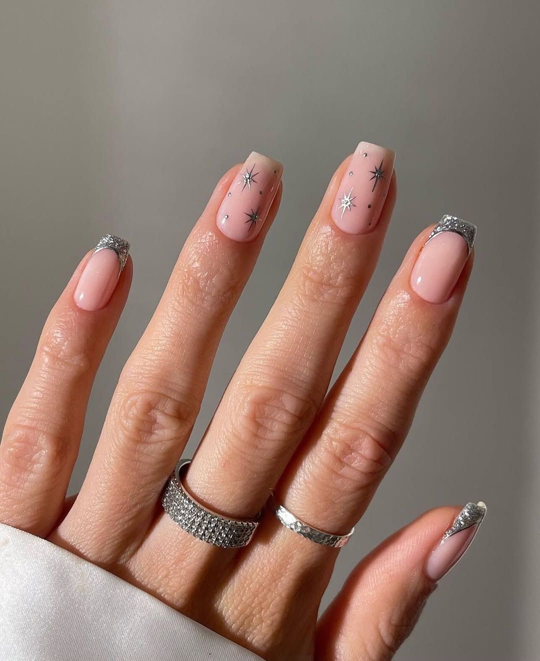 Navy Blue and Snowflake Mix Nails Navy Blue and Snowflake Mix Nails — Short Winter Square Nails
