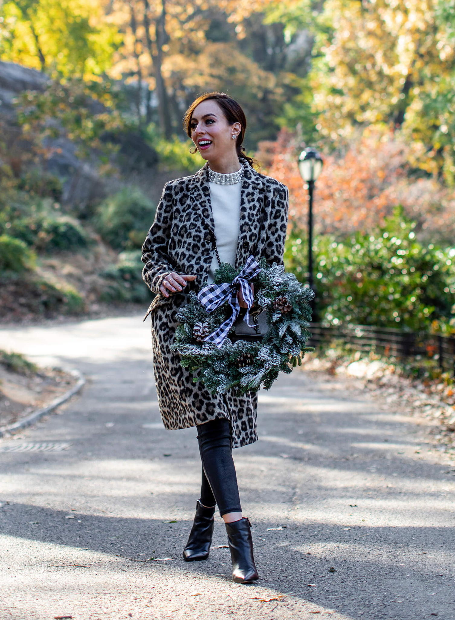 Classic Leopard Wool Coat with Pearl Necklace Classic Leopard Wool Coat with Pearl Necklace — Leopard Coat Outfits