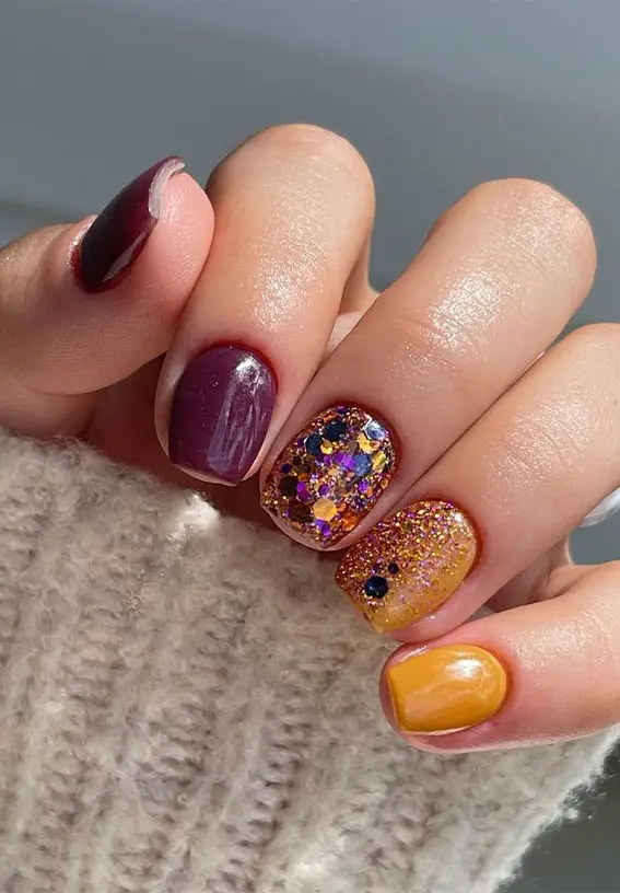 Mustard Plum With Sparkly Glitter Accents Mustard Plum With Sparkly Glitter Accents — Short Winter Nails