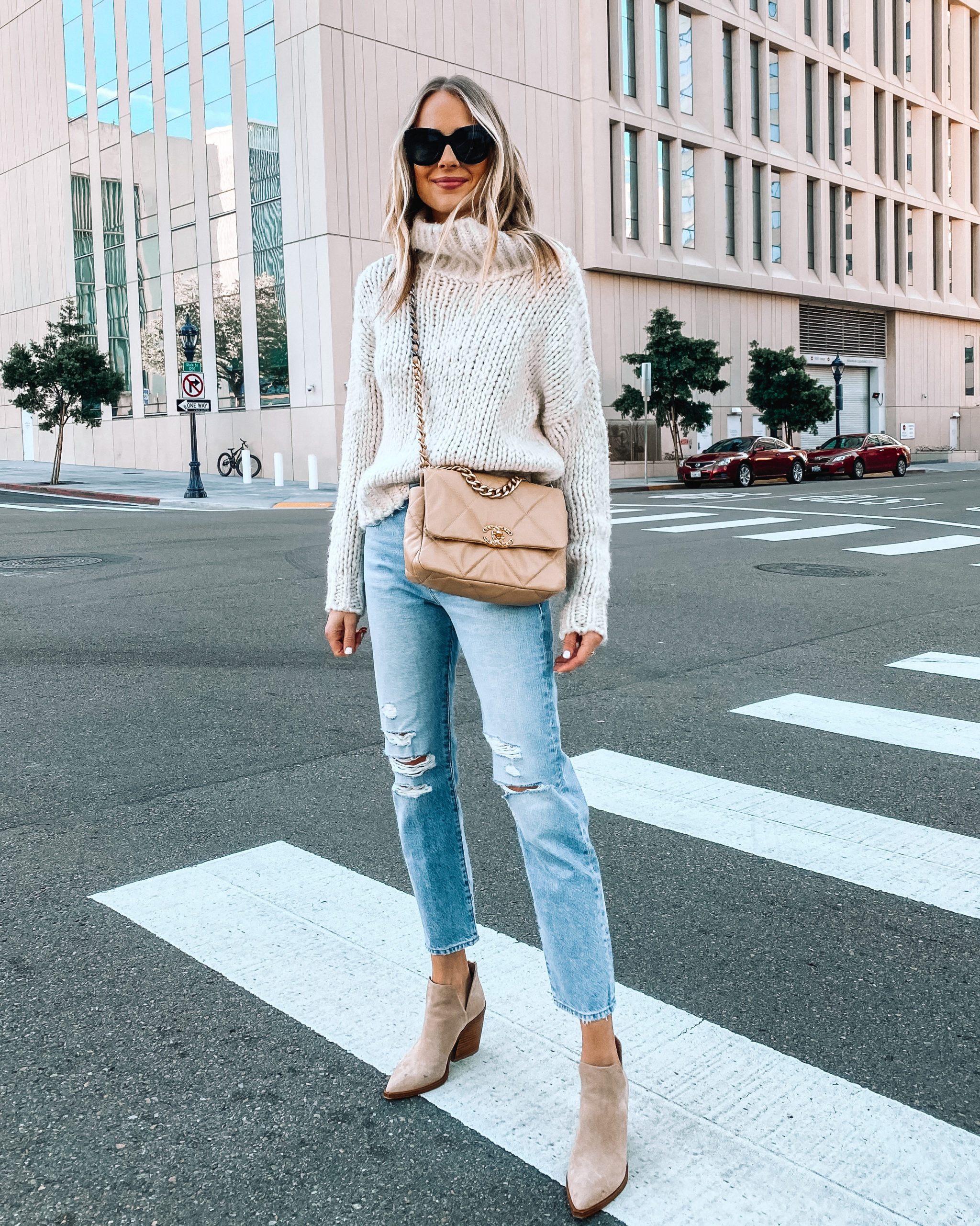Chunky Turtleneck Sweater with Ripped Jeans Chunky Turtleneck Sweater with Ripped Jeans — Sweater Outfits
