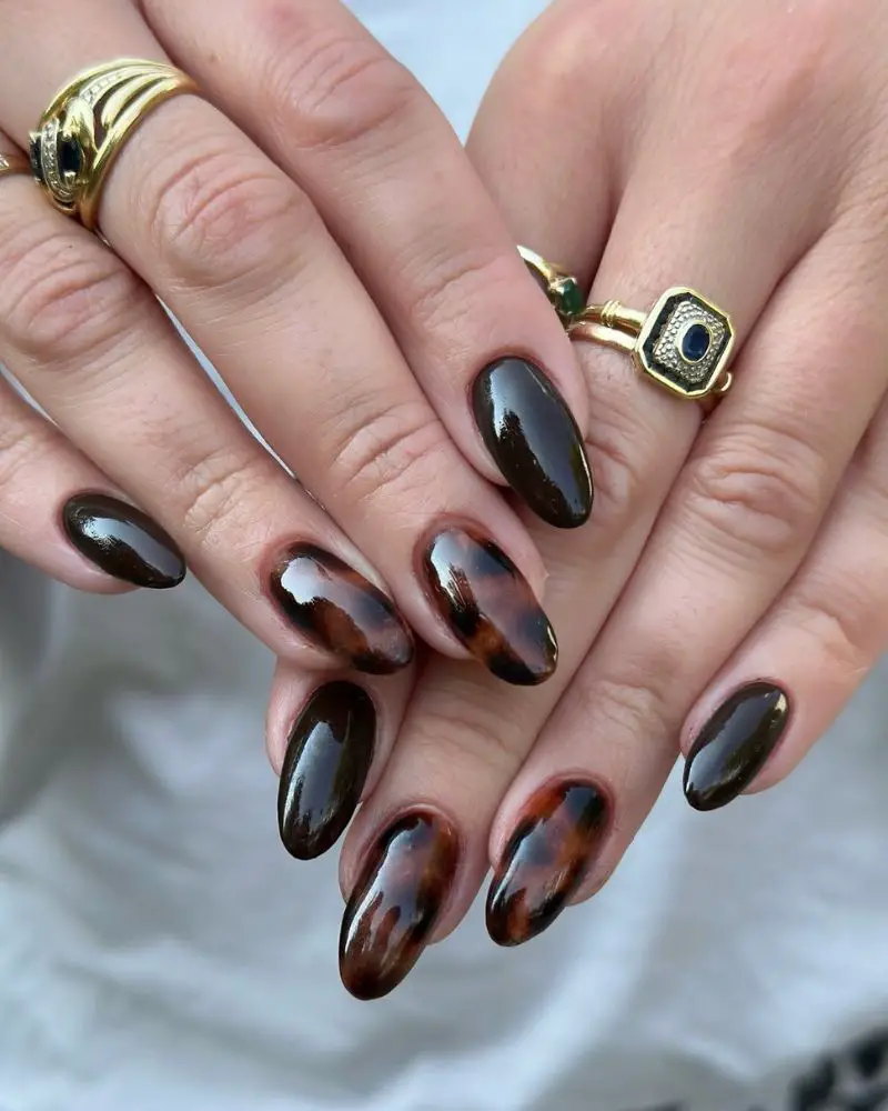 Realistic Tortoiseshell Pattern — Brown Nail Designs