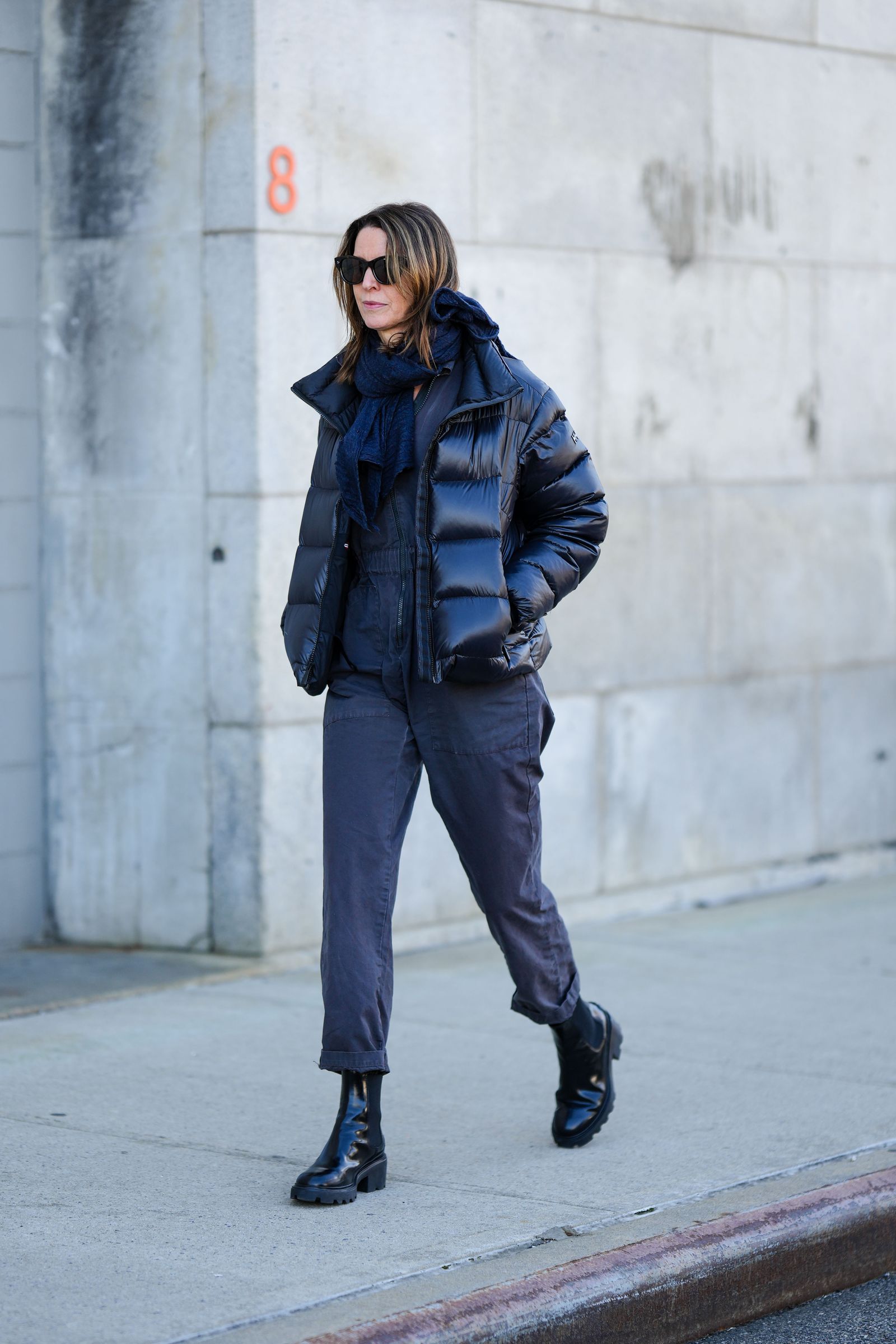 Edgy Evening Appeal: Platform Chelsea Boots with Leather Blazer Edgy Evening Appeal: Platform Chelsea Boots with Leather Blazer — Chelsea Boots Outfits
