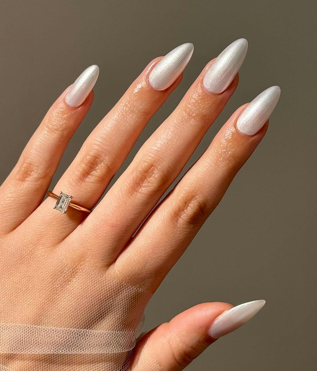 None Bright White Chrome Stilettos None Bright White Chrome Stilettos — Winter Chrome Nails