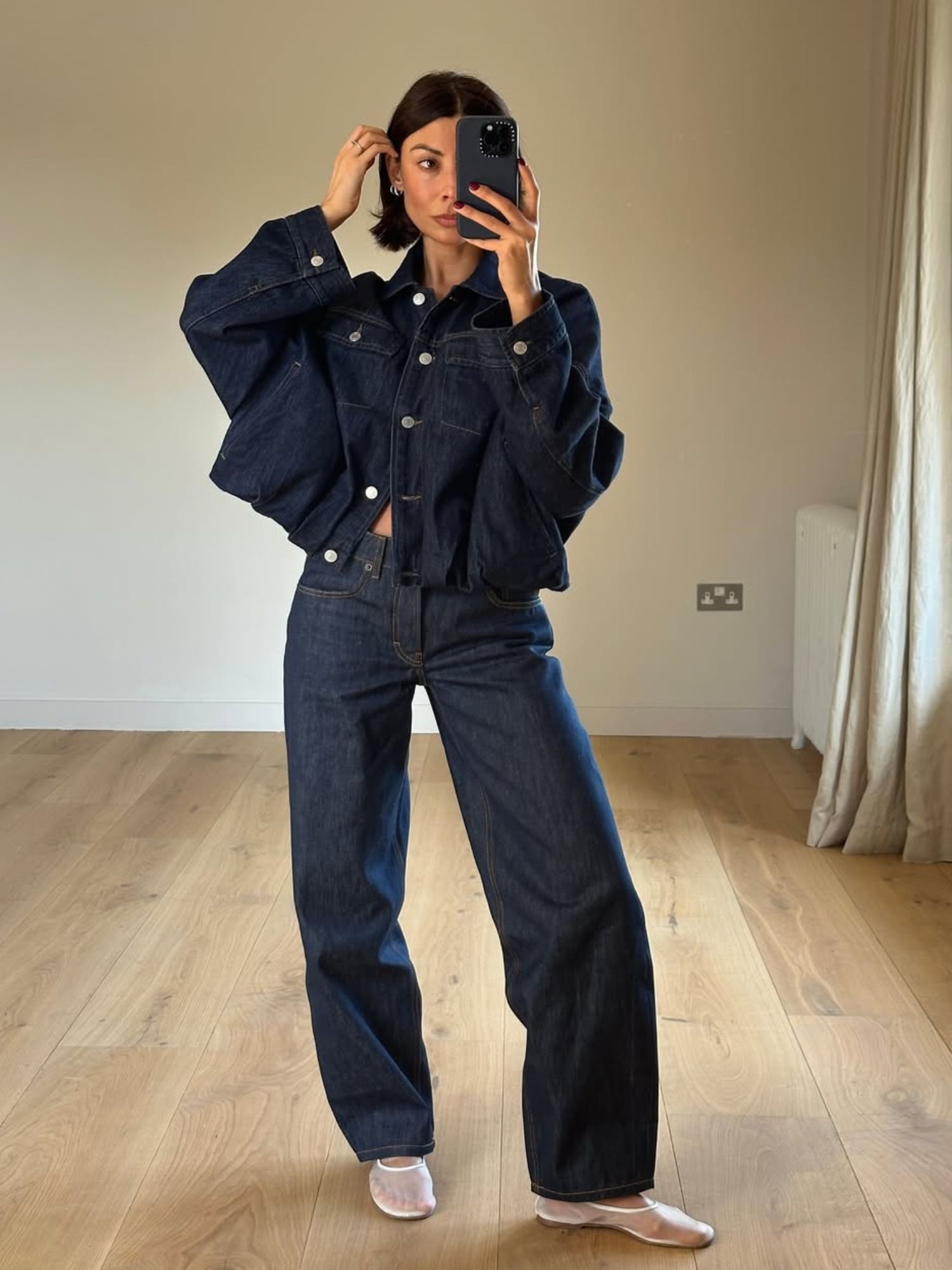 Monochromatic Dark Wash Denim for a Casual Statement — Fall to Winter Outfits