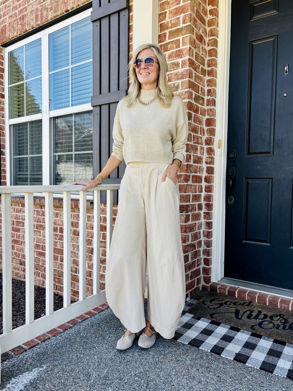 Cream Balloon Pants with Cropped Sweater and Flats Cream Balloon Pants with Cropped Sweater and Flats — Nashville Winter Outfits
