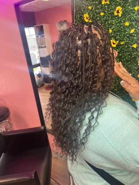 Dark Brown Braids With Blonde Highlights Dark Brown Braids With Blonde Highlights — Winter Knotless Braids