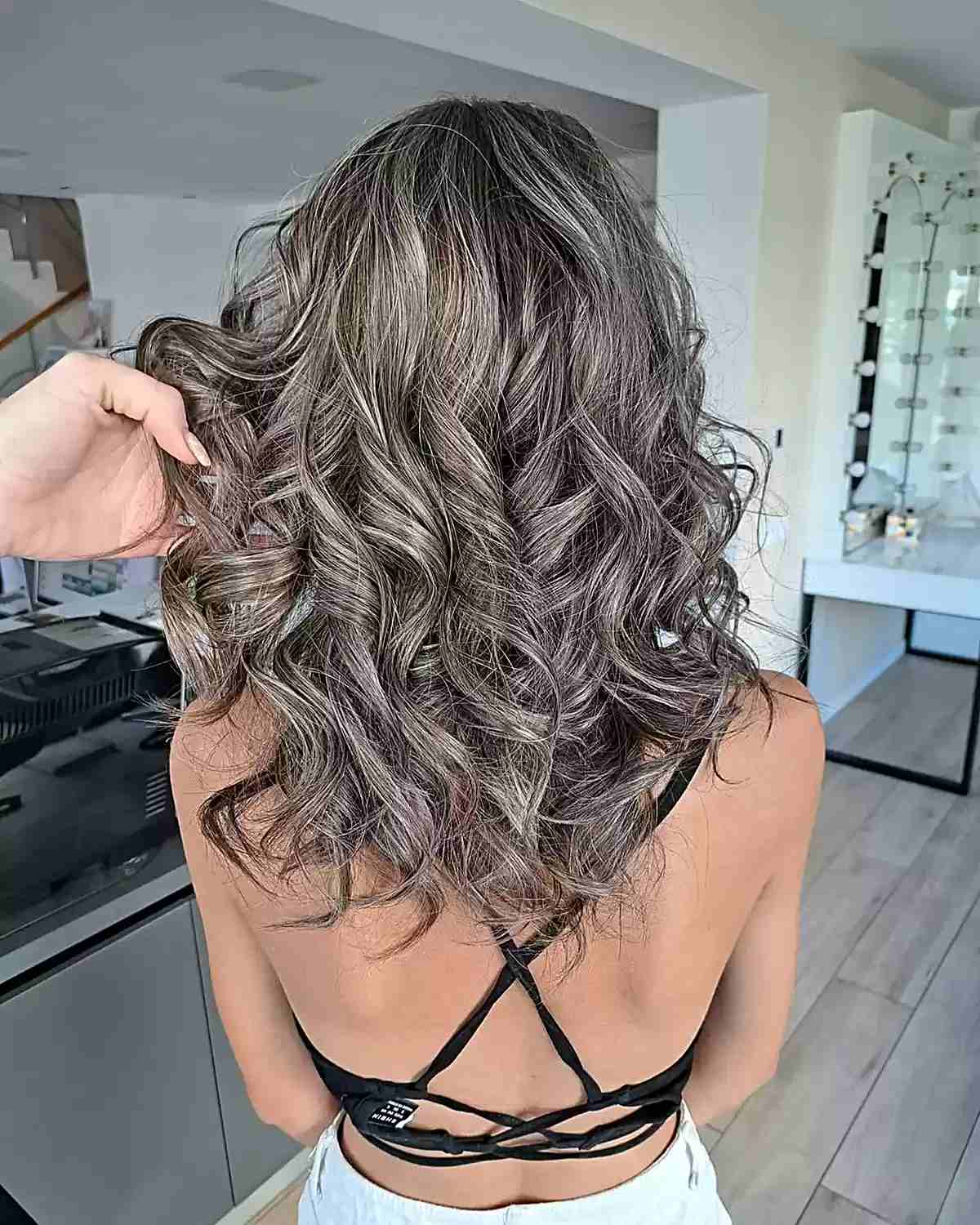 Collarbone Lob With Loose Curls and Highlights Collarbone Lob With Loose Curls and Highlights — Gray Blending Highlights