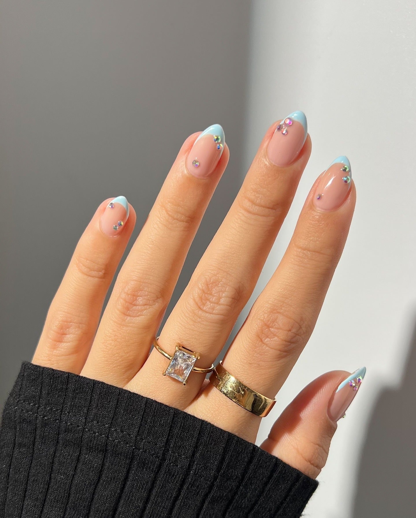 Any Visual Idea Any Visual Idea — Short Winter Acrylic Nails