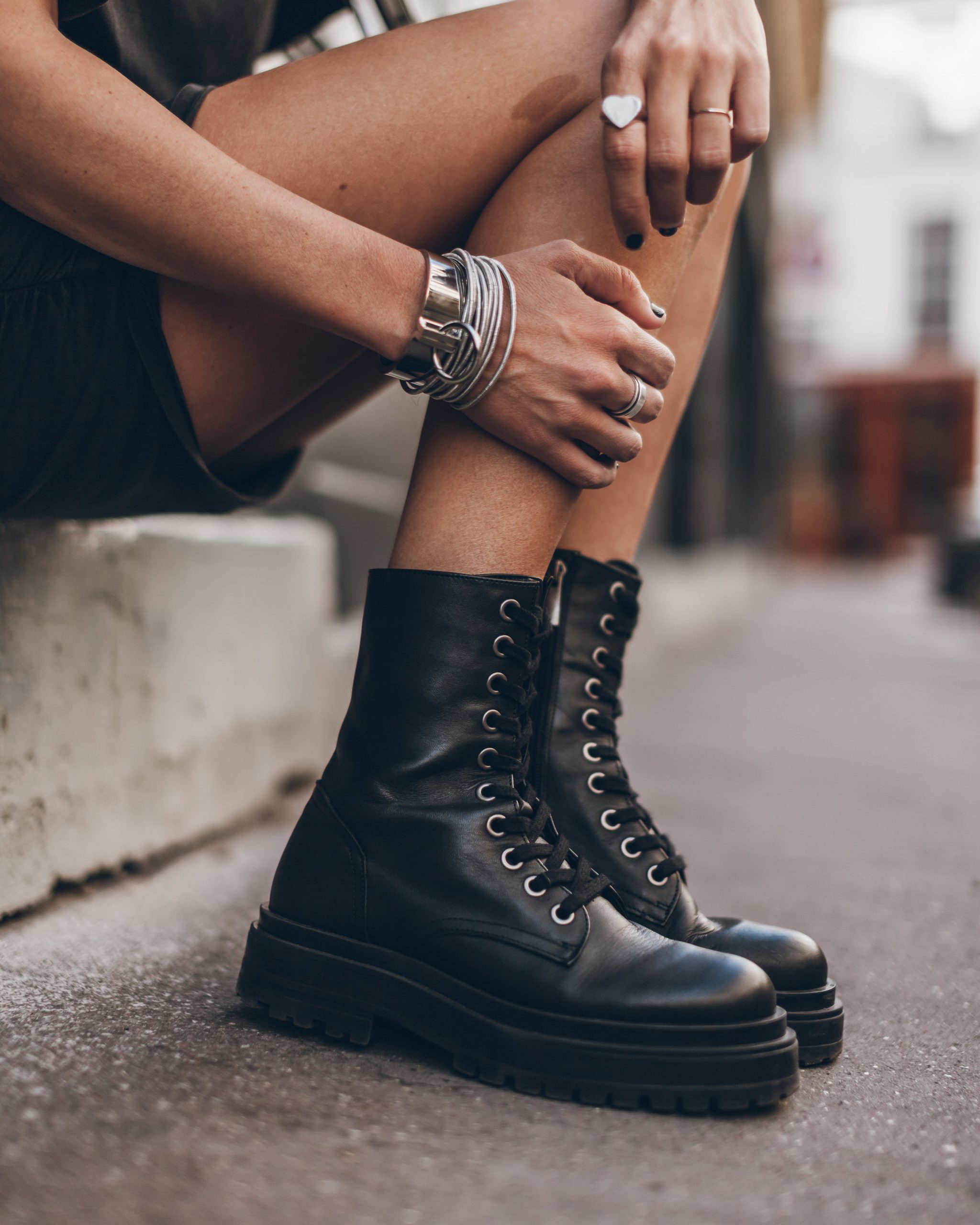 Chunky Platform Combat Boots with Grey T-Shirt and Silver Accessories Chunky Platform Combat Boots with Grey T-Shirt and Silver Accessories — Combat Boots Outfits