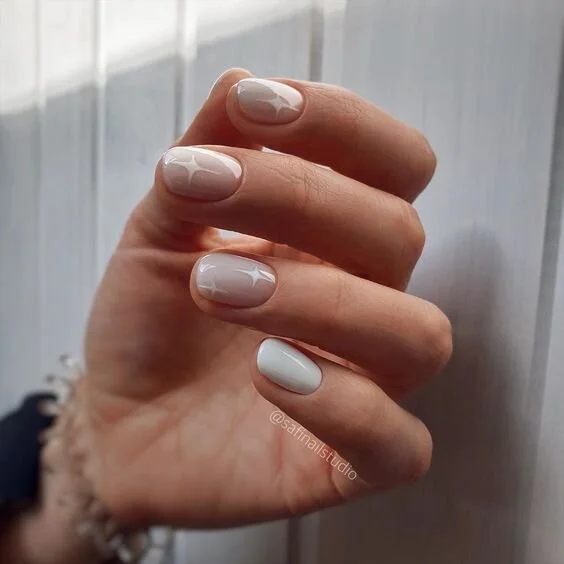 Short Oval With Delicate White Stars — Neutral Winter Nails