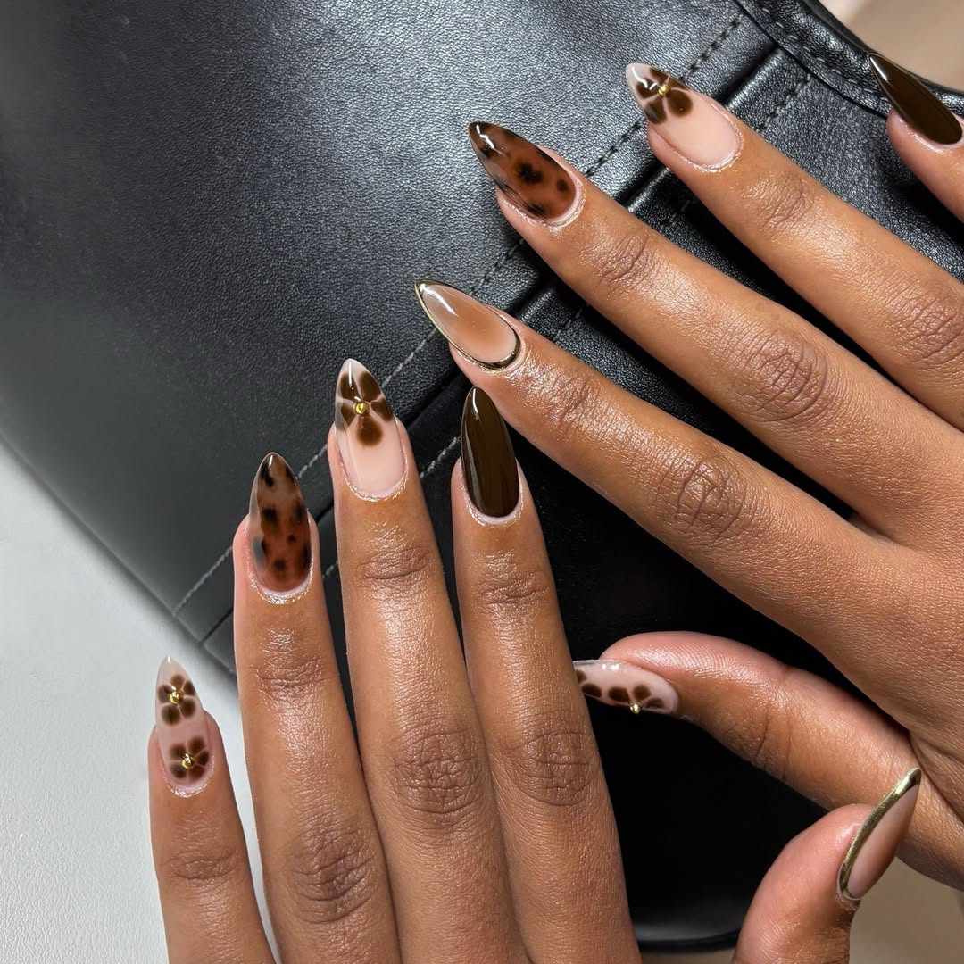 Leopard Print Almond Nails with Gold Accents Leopard Print Almond Nails with Gold Accents — Mocha Nails
