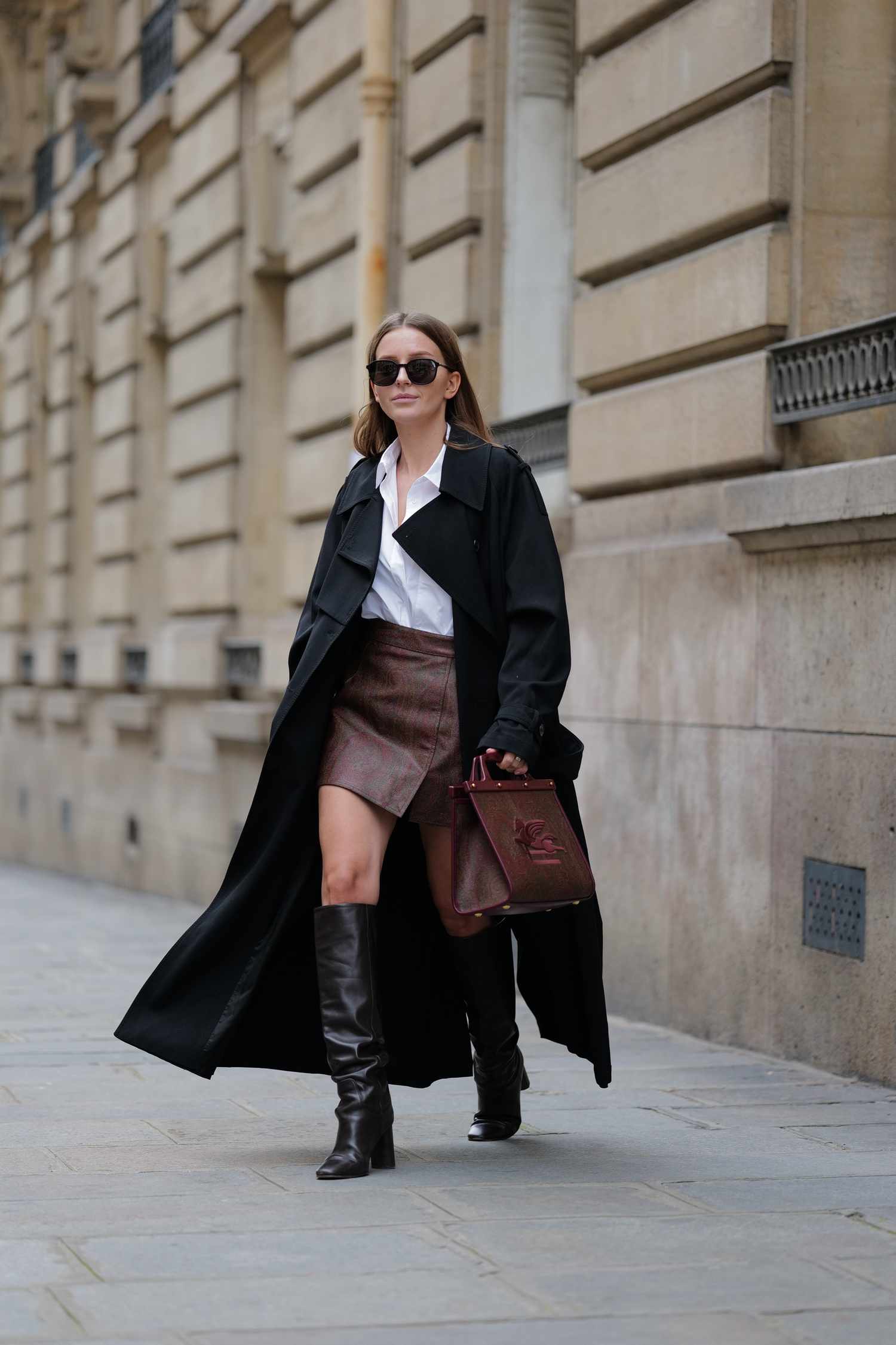 Chic Daytime Casual with a Black Trench and Mini Skirt Chic Daytime Casual with a Black Trench and Mini Skirt — Black Coat Outfits
