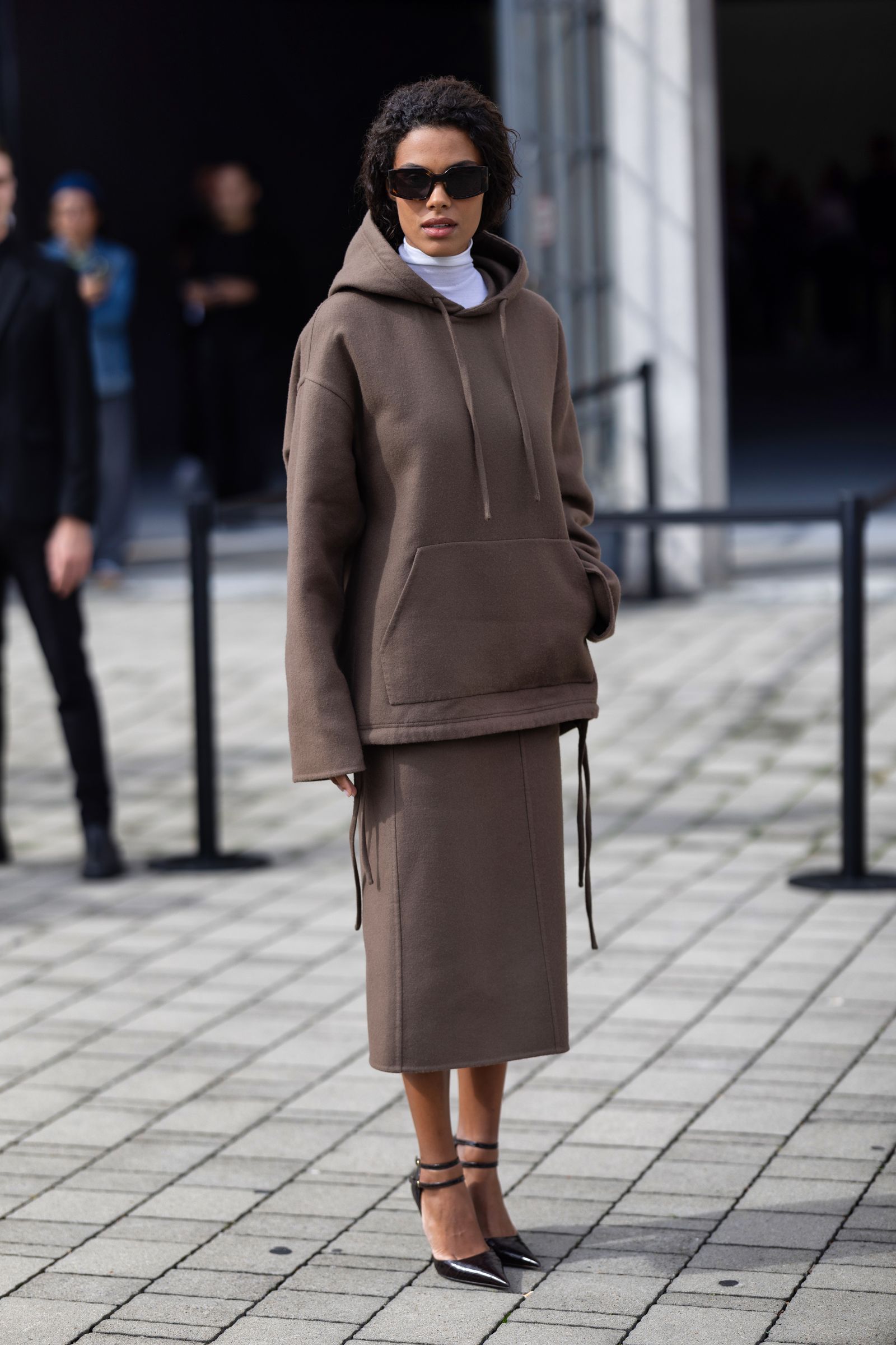Brown Oversized Hoodie Over Turtleneck with Pencil Skirt Brown Oversized Hoodie Over Turtleneck with Pencil Skirt — Winter Layering Outfits