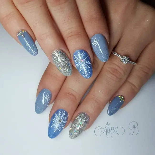 Winter Wonderland Snowflake Almonds Winter Wonderland Snowflake Almonds — Winter Glitter Nails