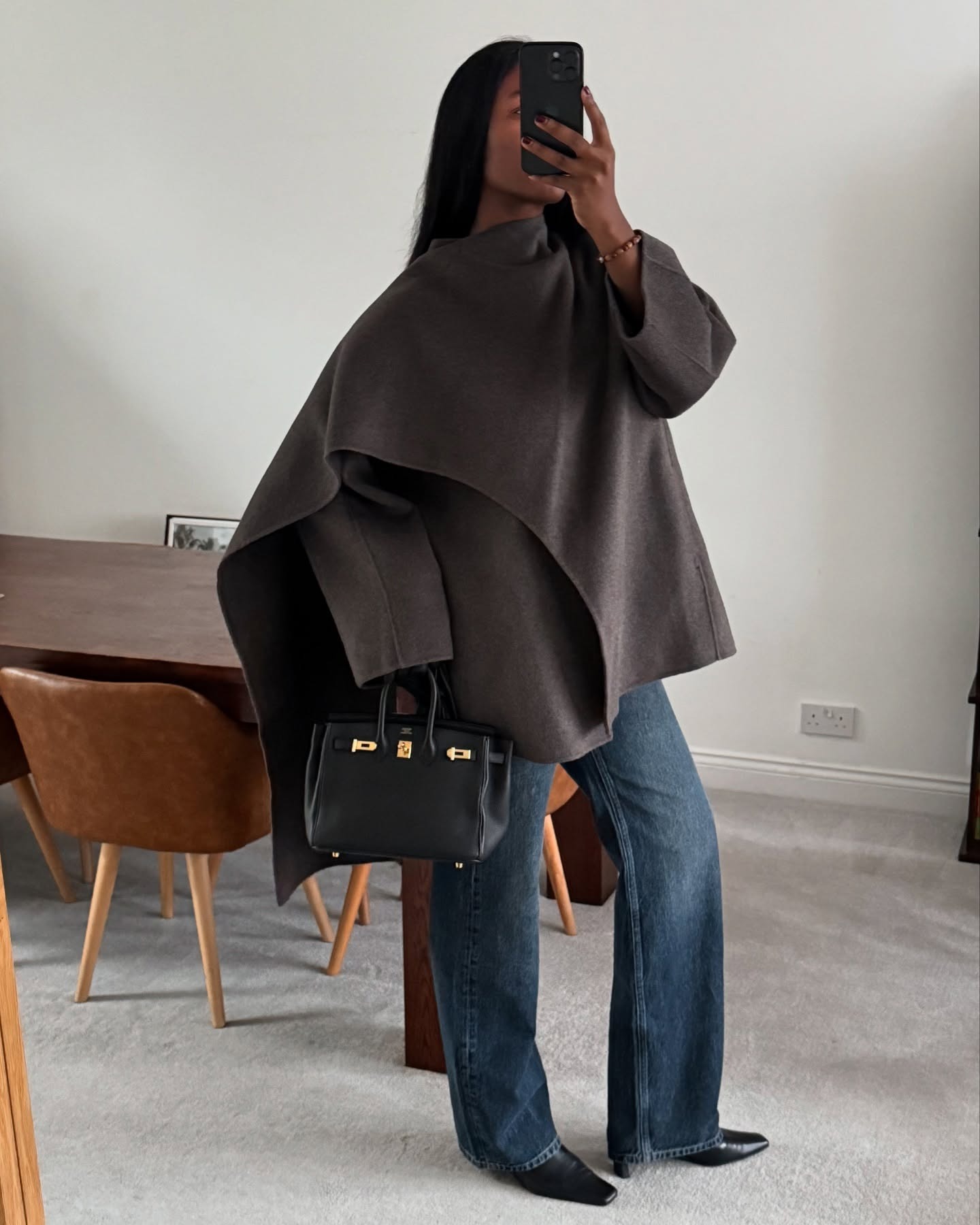 Oversized Sweater and Mini Skirt with Pointed-Toe Boots Oversized Sweater and Mini Skirt with Pointed-Toe Boots — Black Boots Outfits