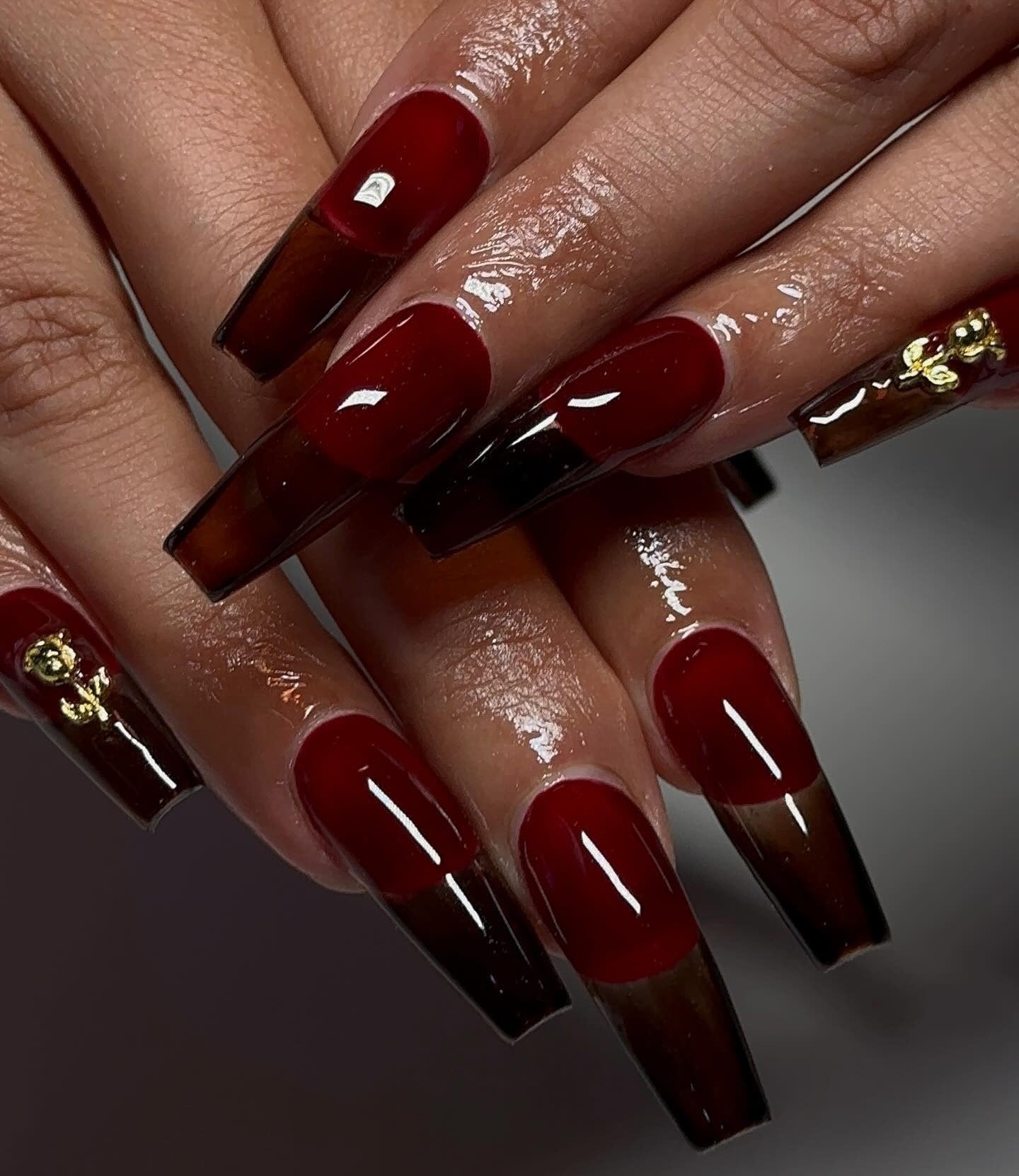 Red and Brown Two-Tone Charm Coffin Nails Red and Brown Two-Tone Charm Coffin Nails — Coffin Nail Designs