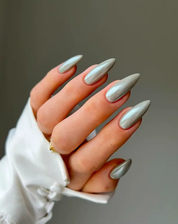 Pale Grey Pearlescent Chrome Stilettos Pale Grey Pearlescent Chrome Stilettos — Long Winter Nails