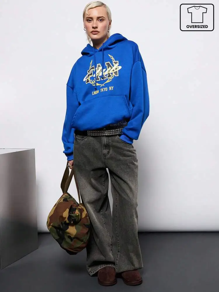 Oversized Hoodie and Wide-Leg Jeans for Effortless Style Oversized Hoodie and Wide-Leg Jeans for Effortless Style — Y2K Winter Outfits