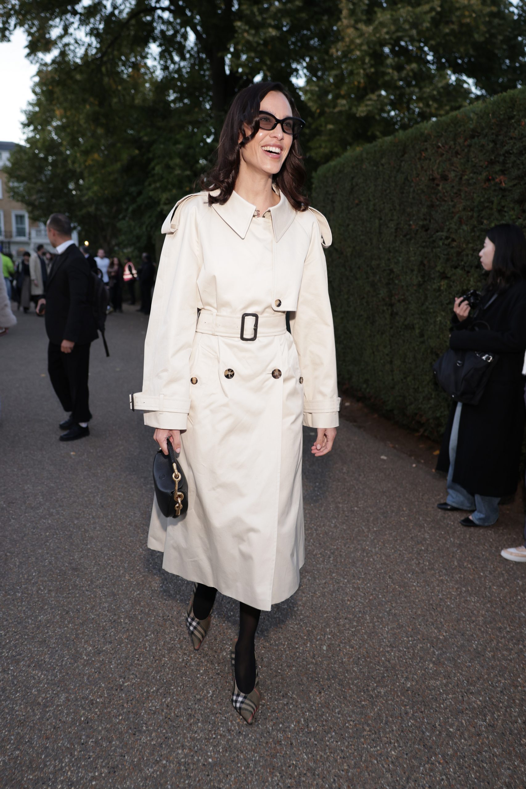 Classic Cream Gabardine Trench Coat with Plaid Pumps — Car Coat Outfits