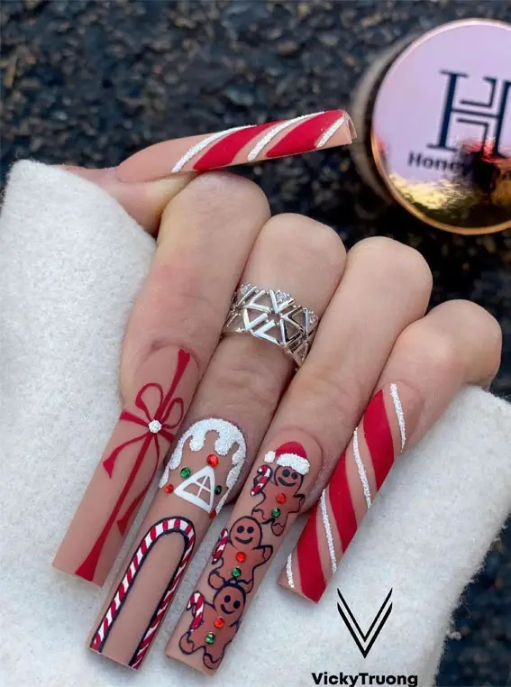Festive Christmas Art Coffin Nails Festive Christmas Art Coffin Nails — Winter Acrylic Nails