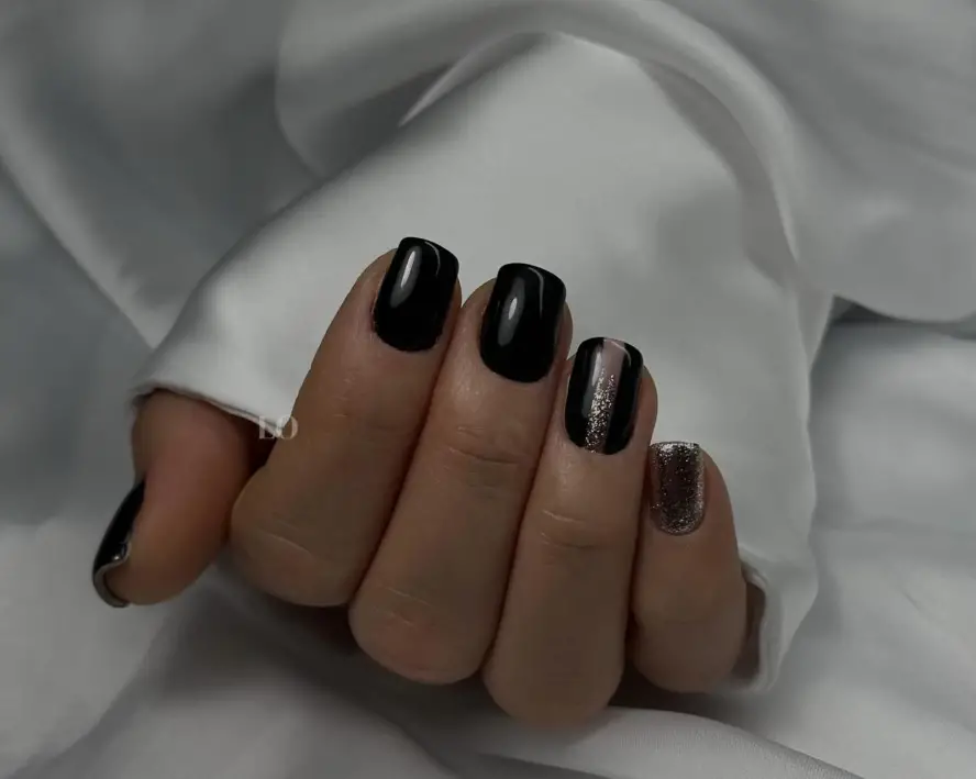 Glossy Black With Pink Stripe And Glitter Glossy Black With Pink Stripe And Glitter — Winter Black Nails