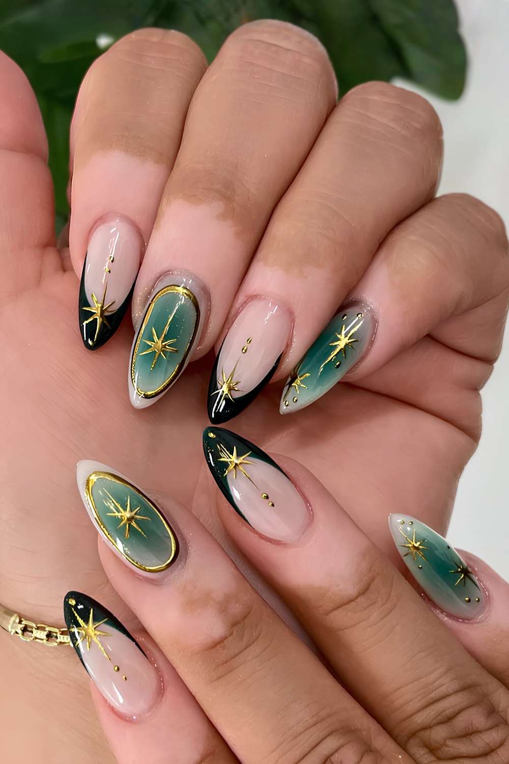 Deep Green Sheer Gradient Starburst Ombre Deep Green Sheer Gradient Starburst Ombre — Winter Green Nails