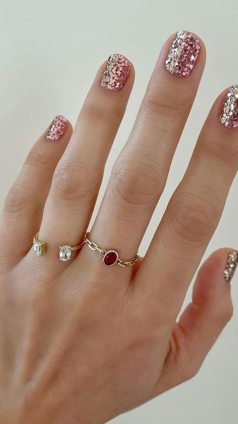 Pink to Silver Glitter Gradient Square Nails Pink to Silver Glitter Gradient Square Nails — Simple Winter Nails
