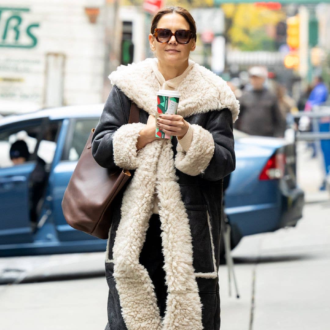 Elegant Black Shearling Coat with Cream Turtleneck — Shearling Coat Outfits