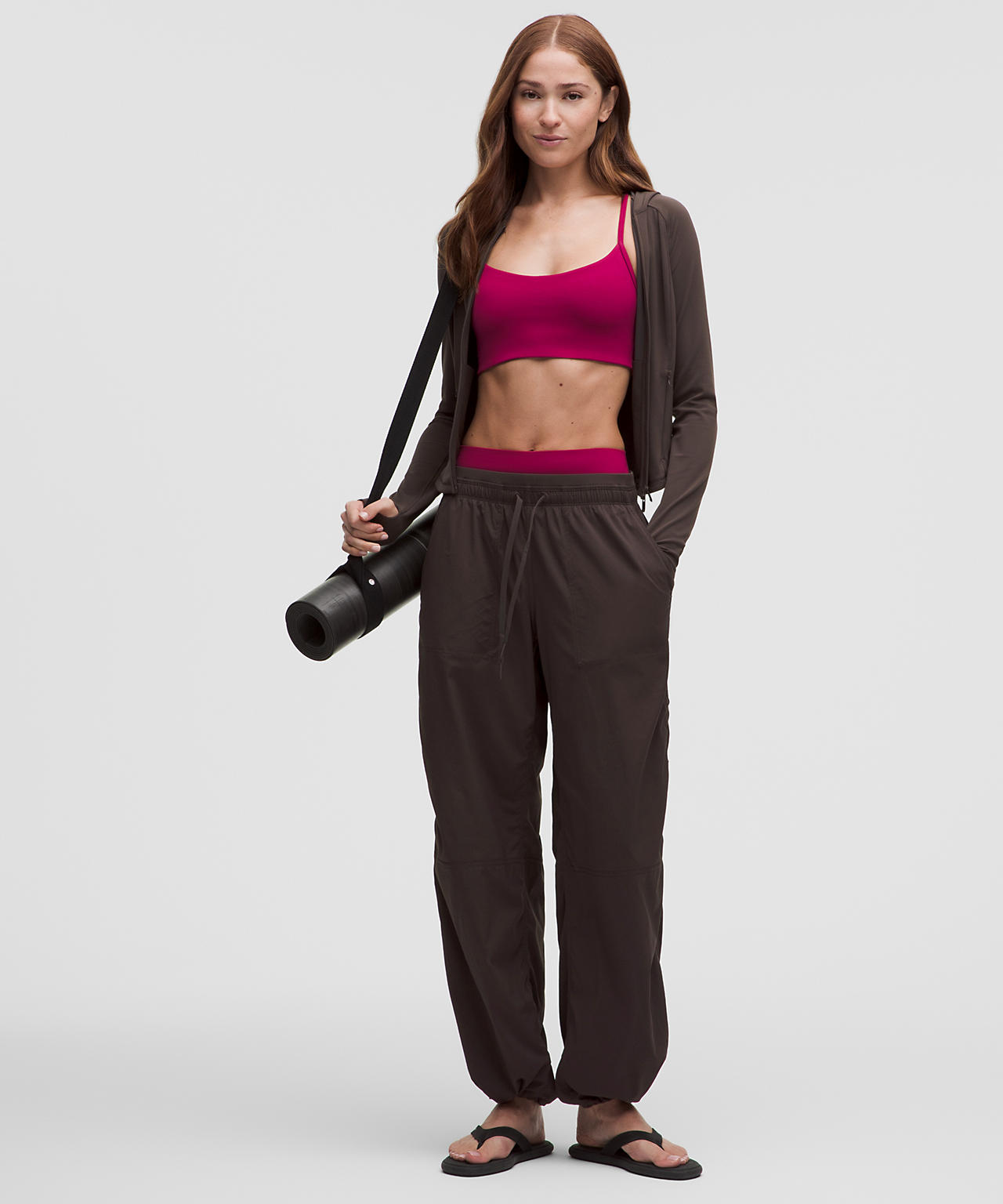 Loose Brown Sweatpants with Pink Sports Bra and Cardigan Loose Brown Sweatpants with Pink Sports Bra and Cardigan — Sweatpants Outfits