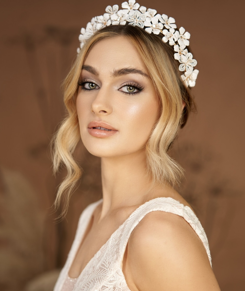Ash Blonde Waves With Floral Crown Ash Blonde Waves With Floral Crown — Winter Wedding Hairstyles